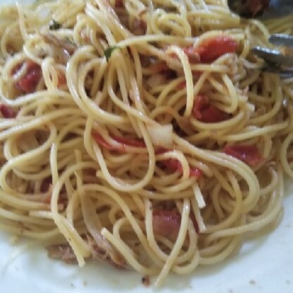 麺が多すぎ画ですが、爽やかなこの陽気にスパゲティ作りと家族との食事美味しく頂きました(^-^)大蒜とトマトの相性大好きです。